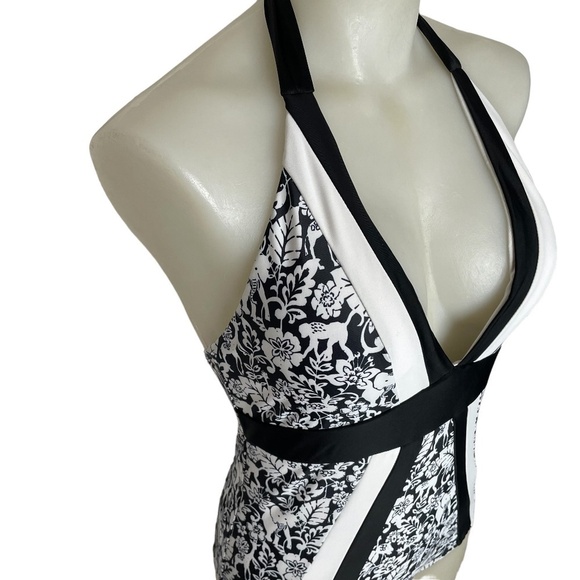 Nwt One Piece Halter Black and white Swimsuit🖤 - Picture 4 of 9